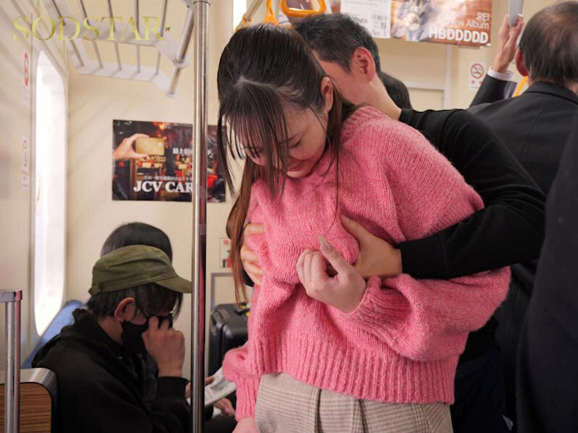 电车里格外显眼的「O罩杯超巨乳小姐姐」,享受痴汉抚摸后竟意外高潮!